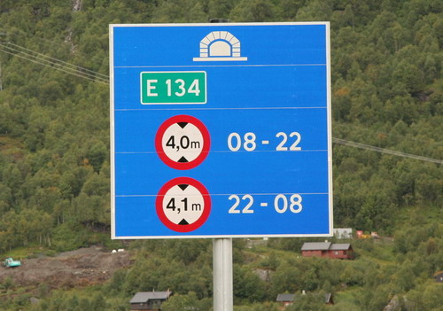 Tunnel-Warnschild