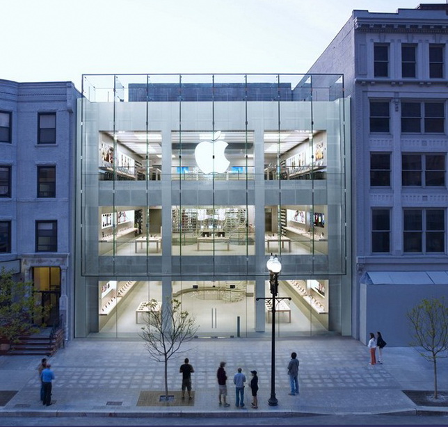 Image of the Boston Apple Store