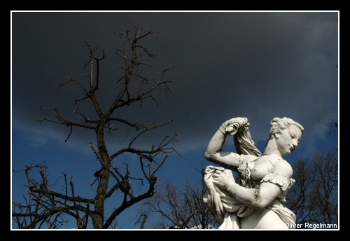 statue.jpg